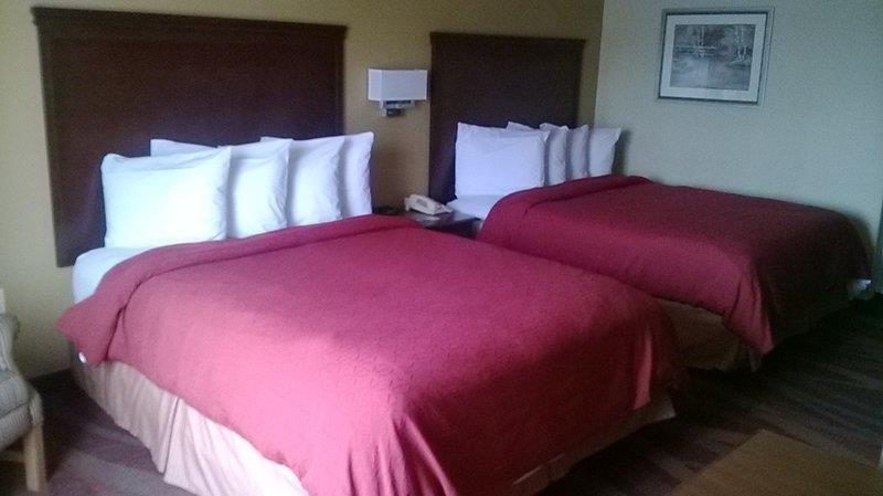 Best Western Plus Fort Wayne Inn & Suites North Room photo